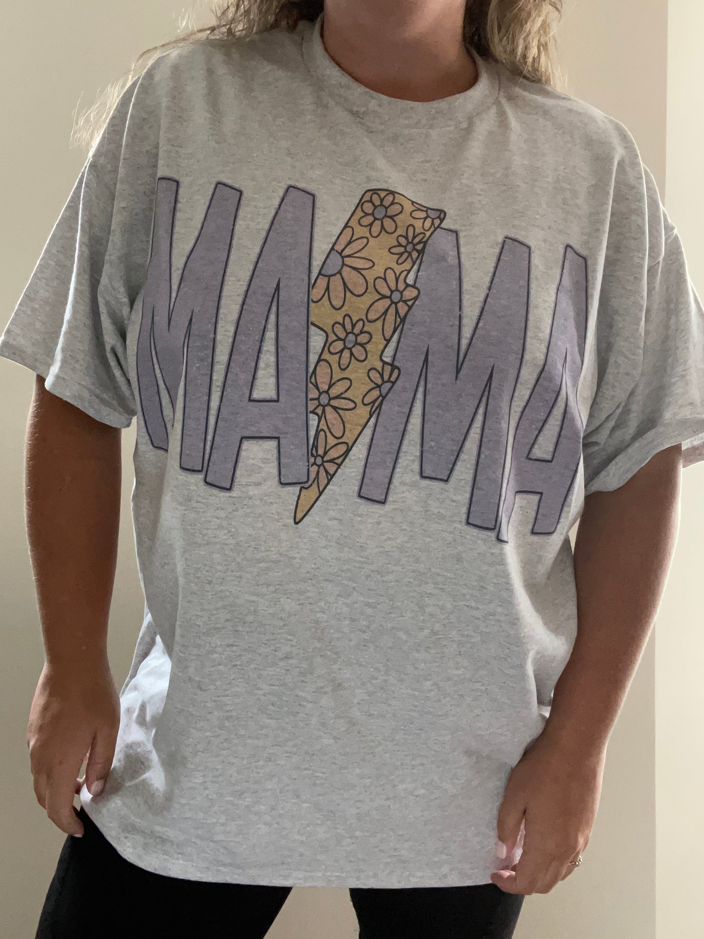 Oversized floral daisy MAMA tee
