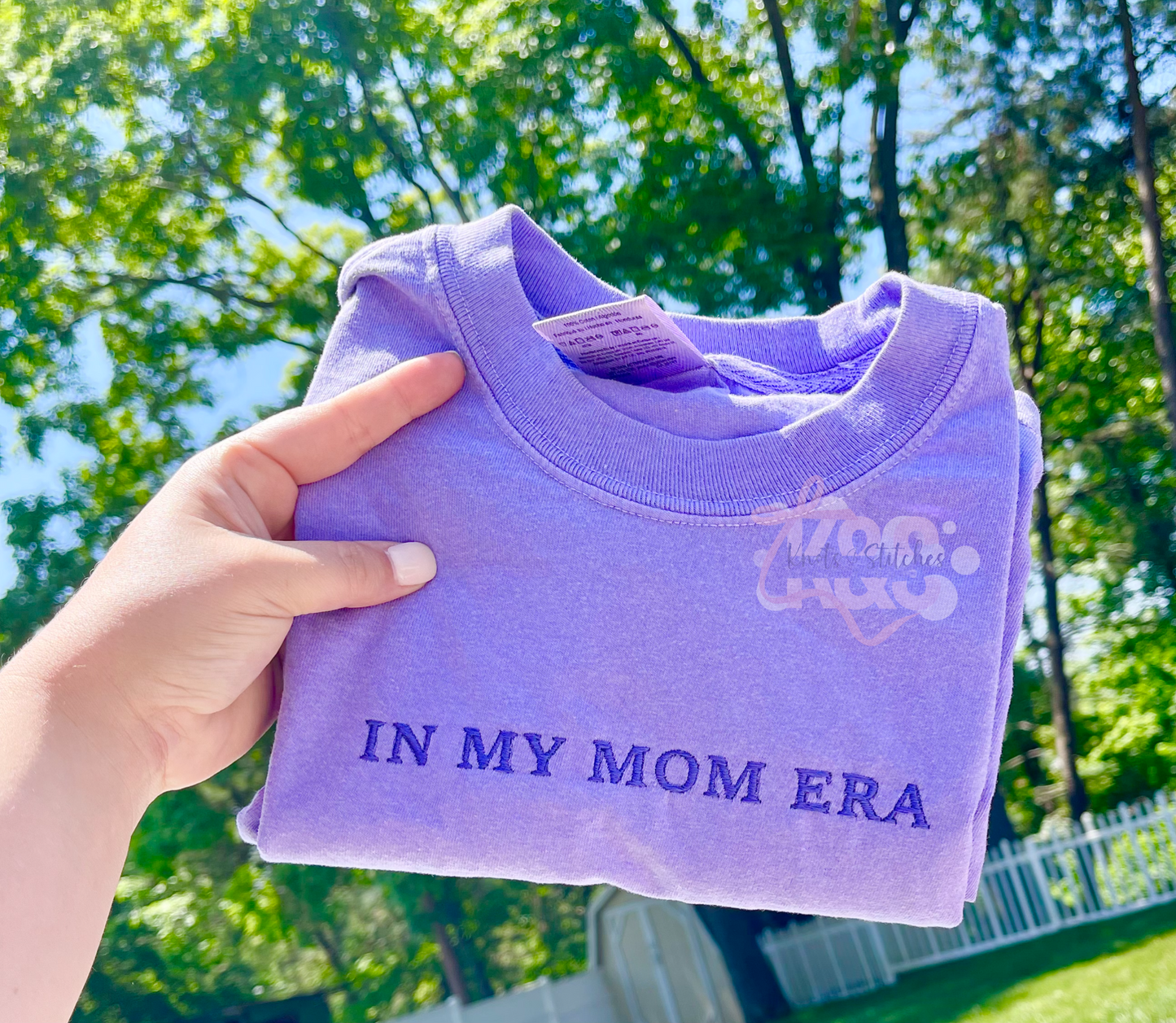 In my mom era embroidered tee